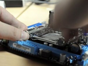 如何正確安裝CPU散熱器并更換散熱硅脂