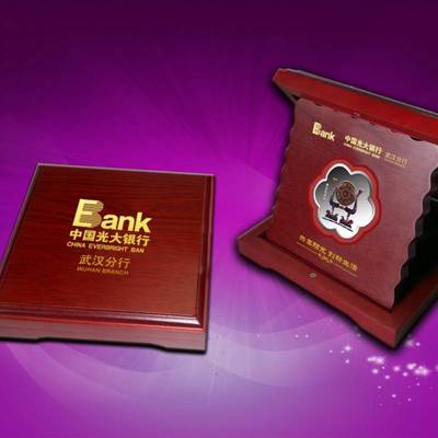 定制禮品與紀念幣 企業(yè)形象策劃與情感傳遞的藝術(shù)